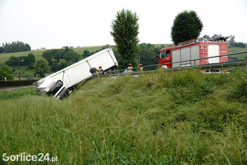Łużna. TIR wypadł z drogi 28.06.