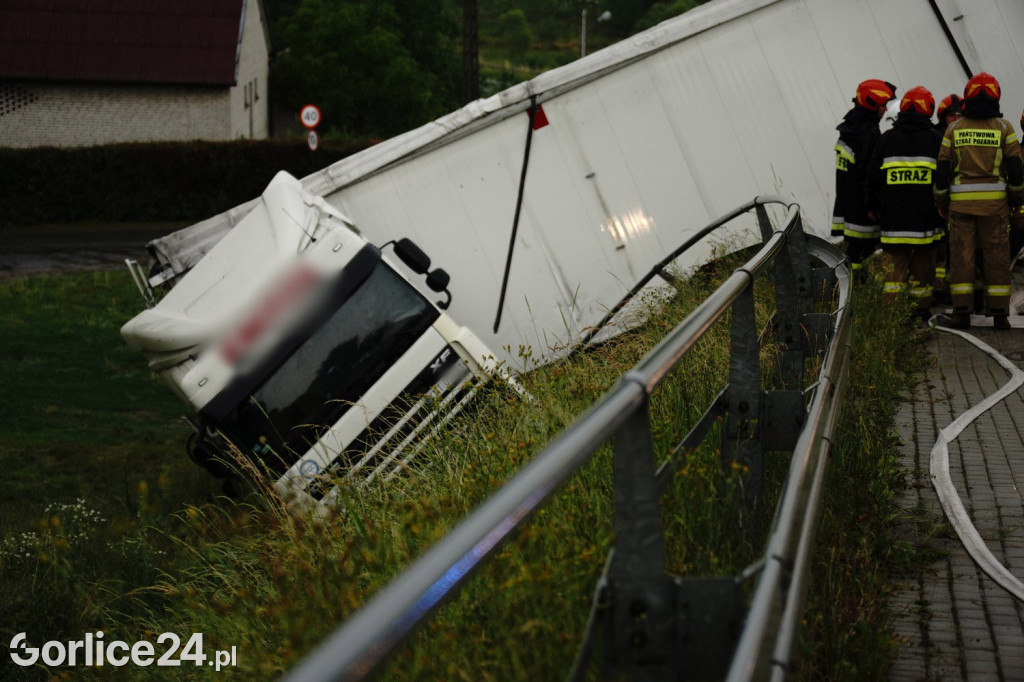 Łużna. TIR wypadł z drogi 28.06.