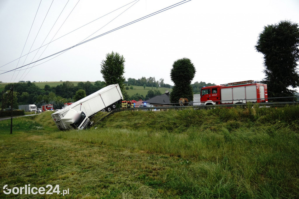 Łużna. TIR wypadł z drogi 28.06.