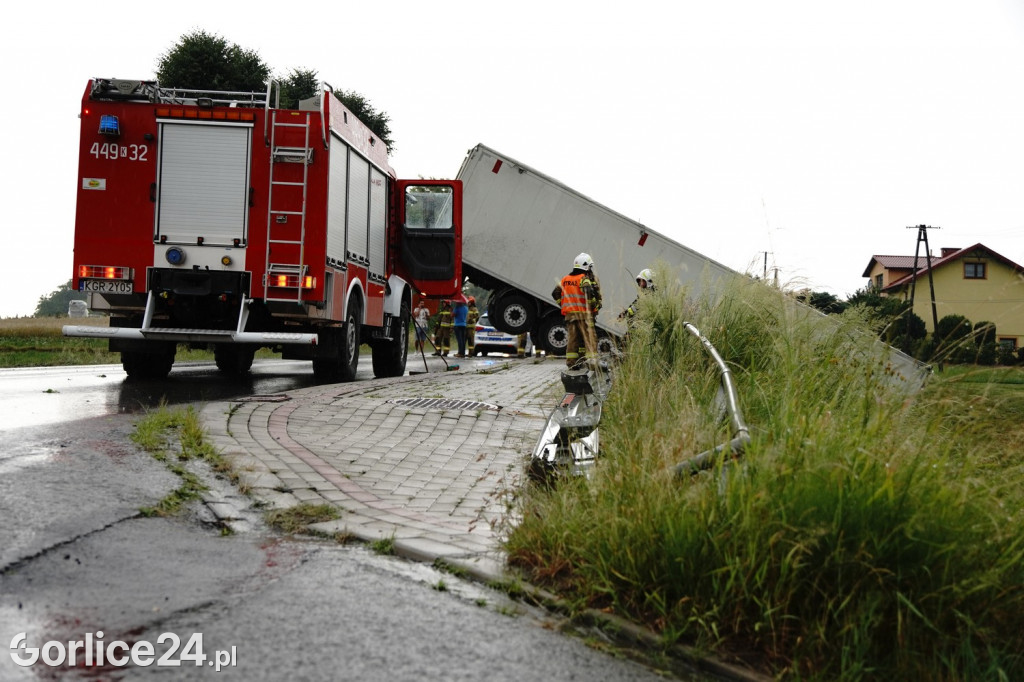 Łużna. TIR wypadł z drogi 28.06.
