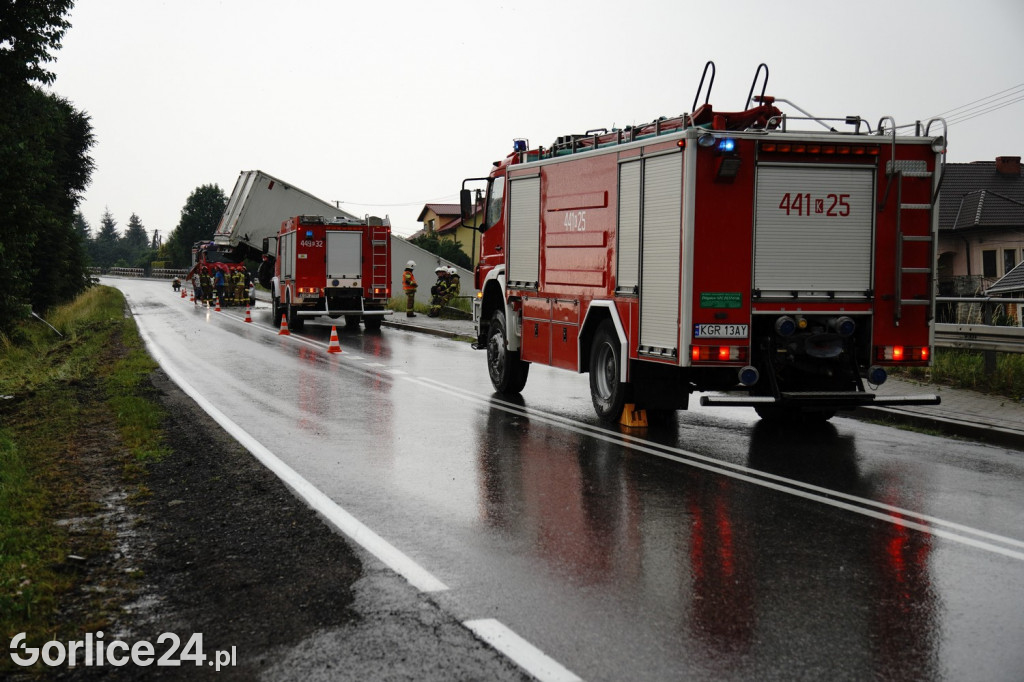 Łużna. TIR wypadł z drogi 28.06.