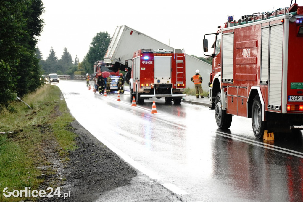 Łużna. TIR wypadł z drogi 28.06.