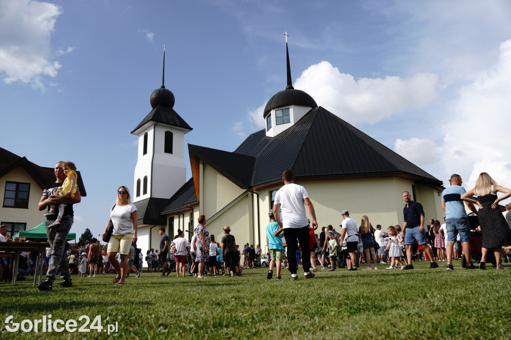 Tłumy na festynie w parafii św. Jadwigi Królowej
