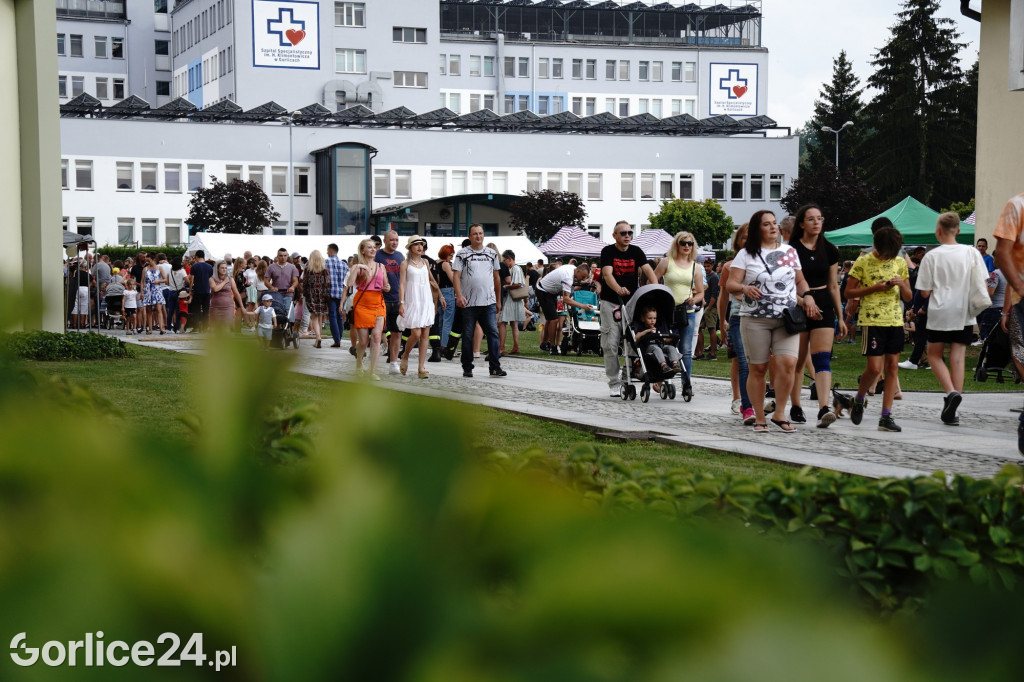 Tłumy na festynie w parafii św. Jadwigi Królowej