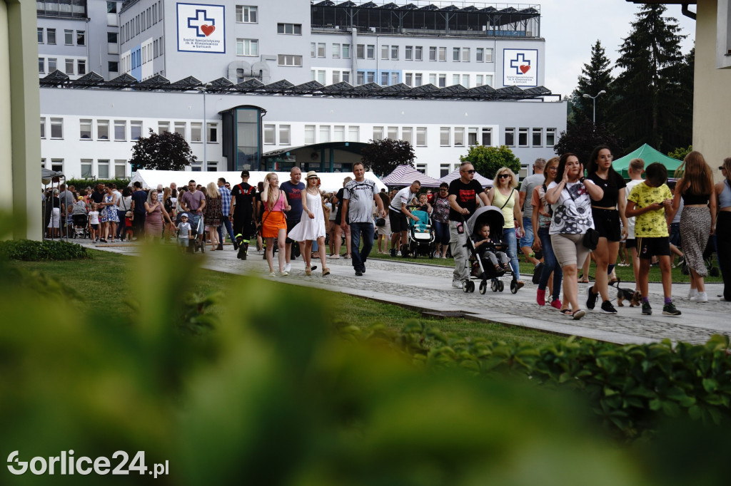 Tłumy na festynie w parafii św. Jadwigi Królowej