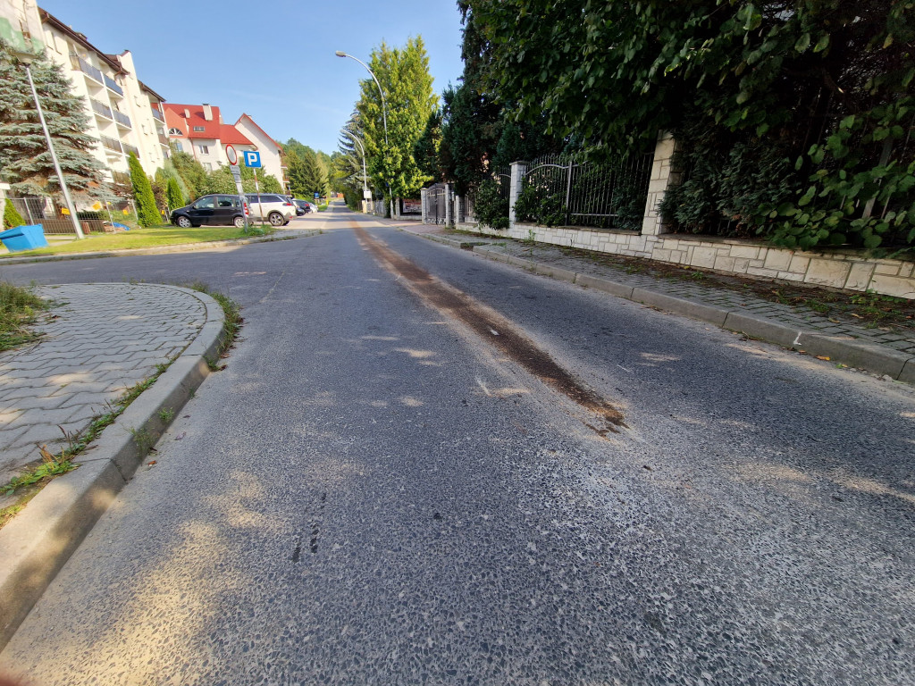 Nowy próg zwalniający na ul. Broniewskiego
