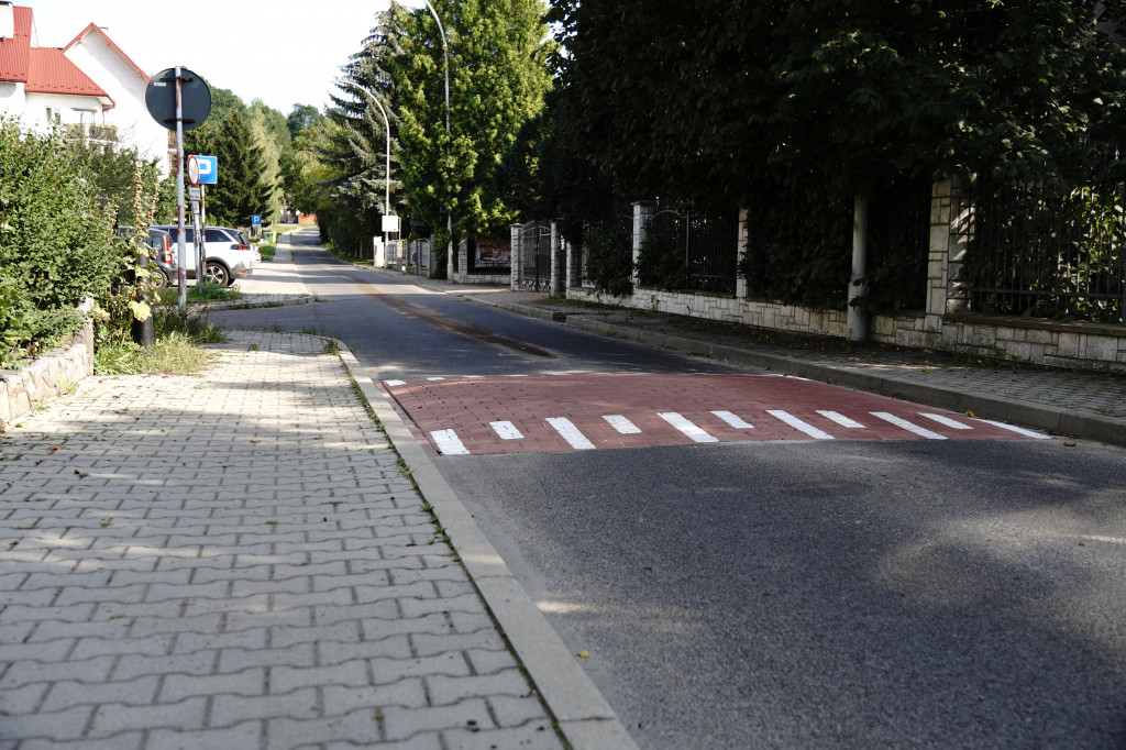 Nowy próg zwalniający na ul. Broniewskiego