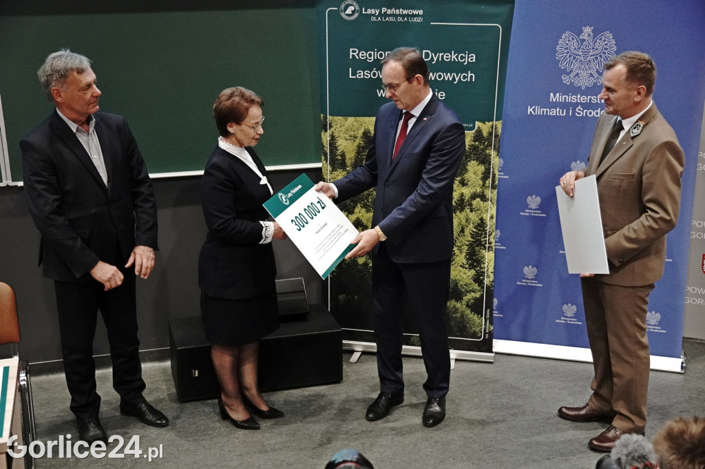 Promesy na inwestycje Powiatu i Lasów Państwowych