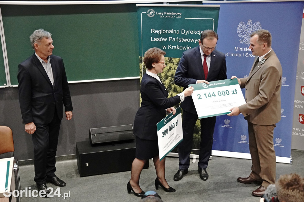 Promesy na inwestycje Powiatu i Lasów Państwowych