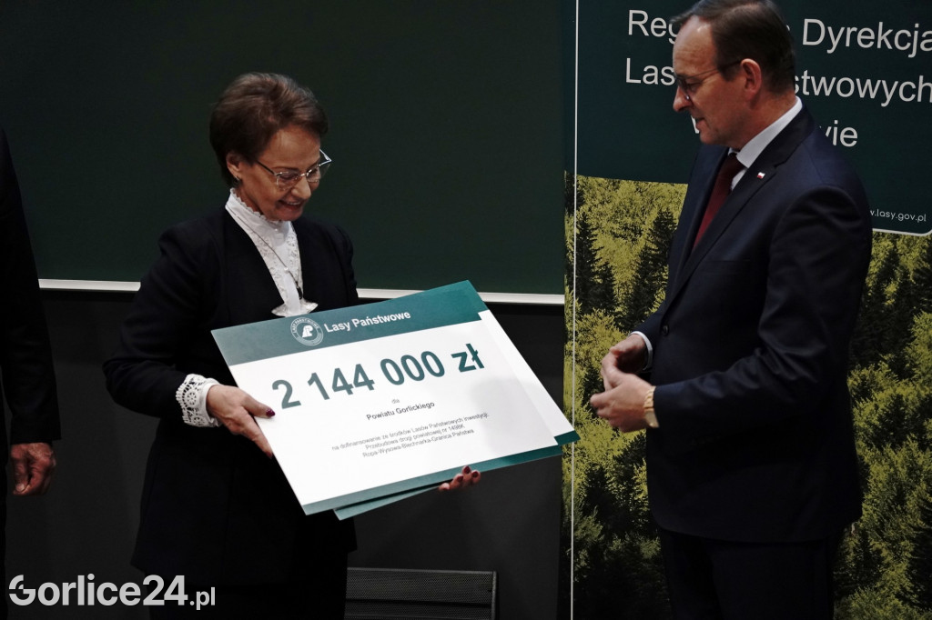 Promesy na inwestycje Powiatu i Lasów Państwowych
