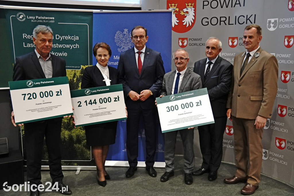 Promesy na inwestycje Powiatu i Lasów Państwowych