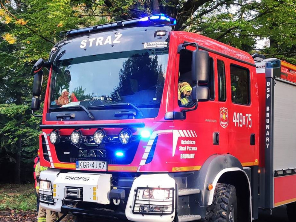 Brunary. Na łuku drogi VW wypadł z drogi
