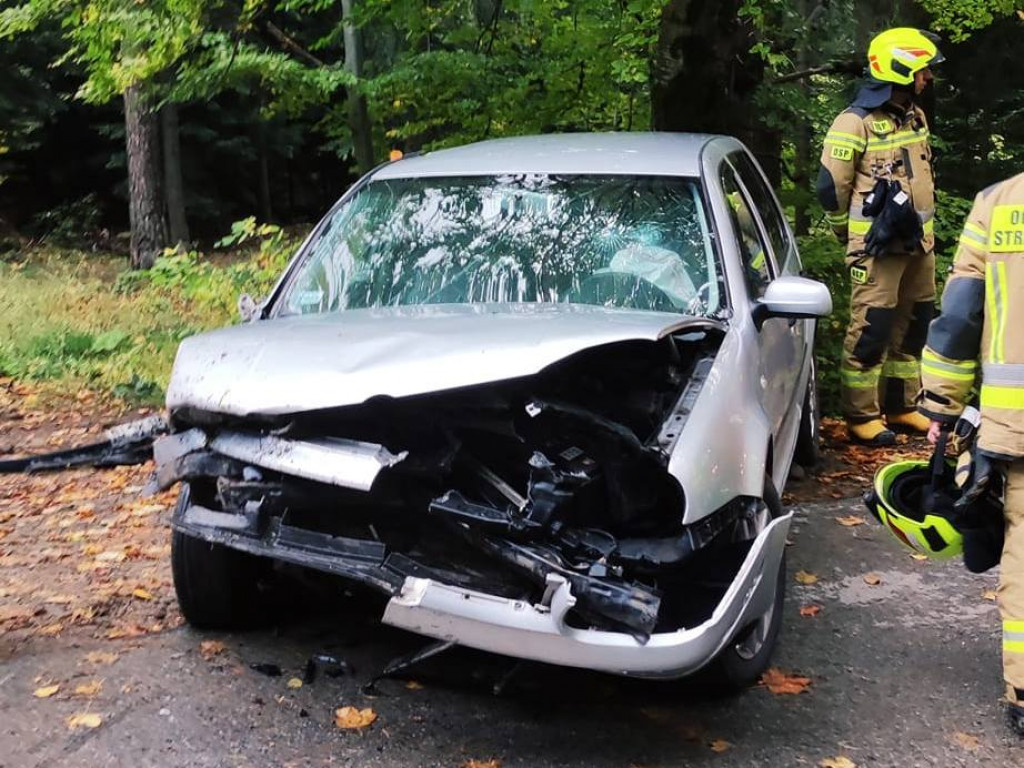 Brunary. Na łuku drogi VW wypadł z drogi