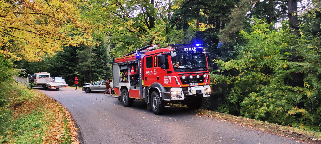 Brunary. Na łuku drogi VW wypadł z drogi