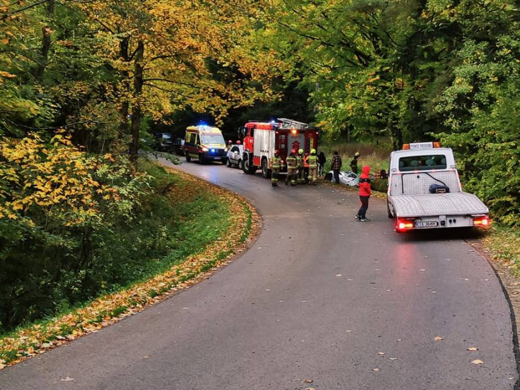 Brunary. Na łuku drogi VW wypadł z drogi