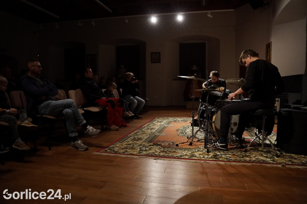 Podwójny wernisaż wystaw i koncert w Kasztelu 29.X