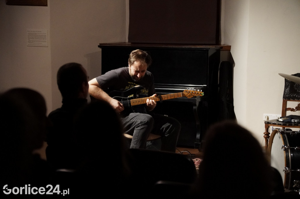 Podwójny wernisaż wystaw i koncert w Kasztelu 29.X