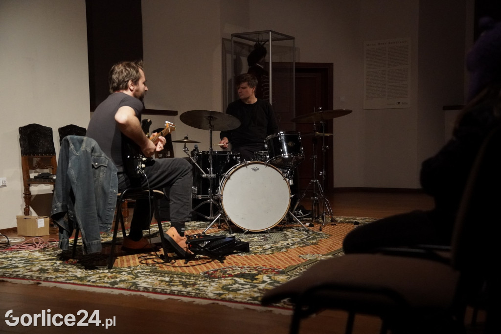 Podwójny wernisaż wystaw i koncert w Kasztelu 29.X