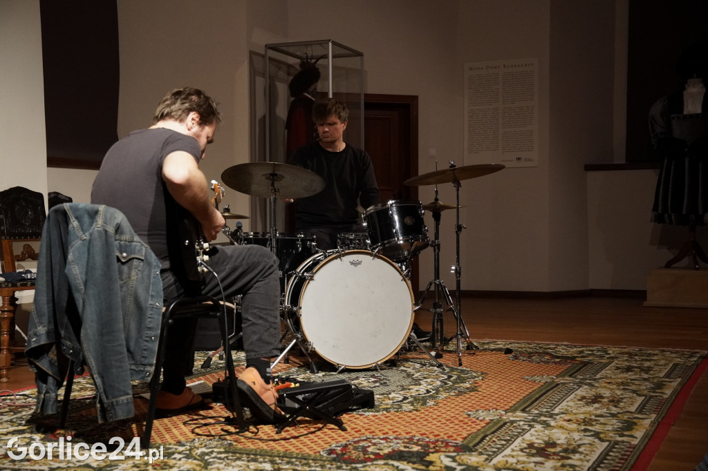 Podwójny wernisaż wystaw i koncert w Kasztelu 29.X