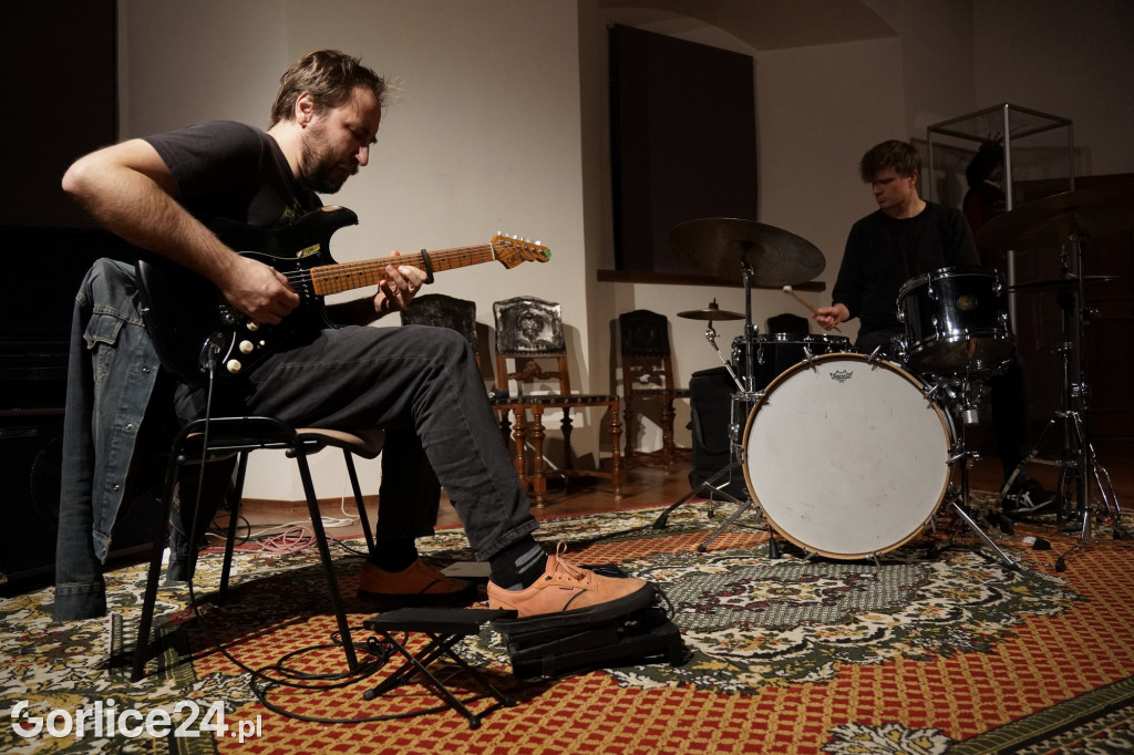 Podwójny wernisaż wystaw i koncert w Kasztelu 29.X