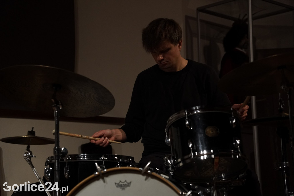 Podwójny wernisaż wystaw i koncert w Kasztelu 29.X