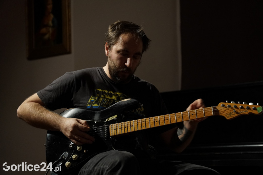 Podwójny wernisaż wystaw i koncert w Kasztelu 29.X