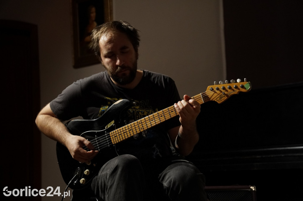 Podwójny wernisaż wystaw i koncert w Kasztelu 29.X
