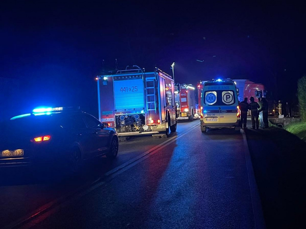 Zderzenie TIR-a z osobówką w Szymbarku 10.11.
