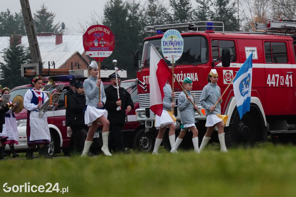 Dominikowice. Na nowym maszcie zawisła flaga