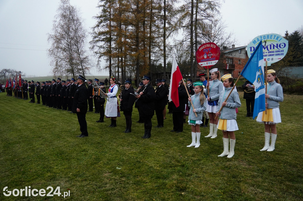 Dominikowice. Na nowym maszcie zawisła flaga