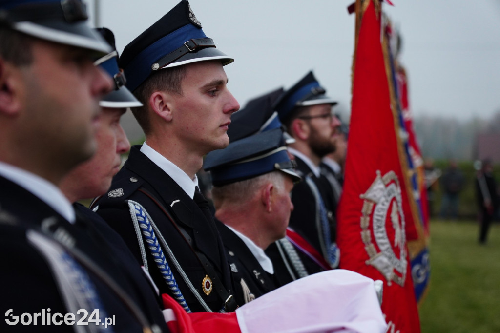 Dominikowice. Na nowym maszcie zawisła flaga