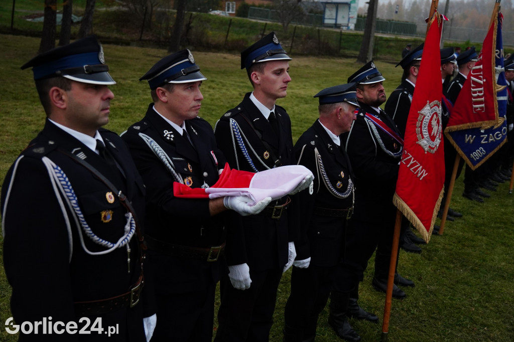 Dominikowice. Na nowym maszcie zawisła flaga