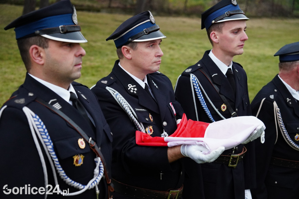 Dominikowice. Na nowym maszcie zawisła flaga