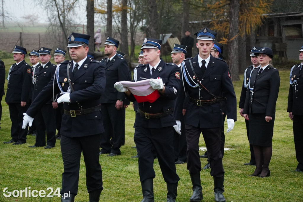 Dominikowice. Na nowym maszcie zawisła flaga