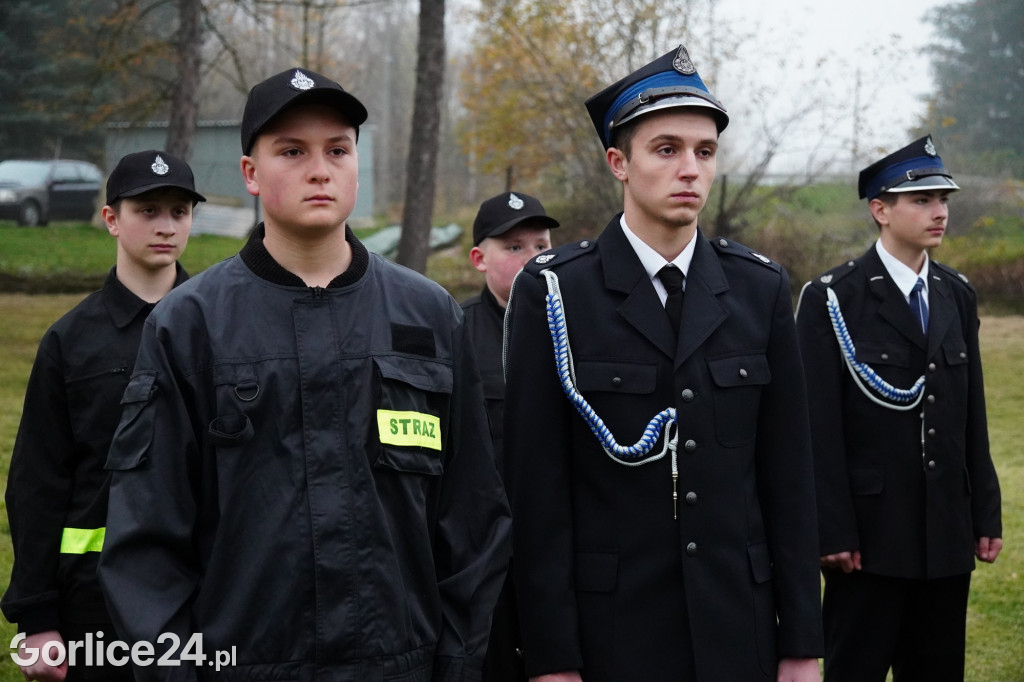 Dominikowice. Na nowym maszcie zawisła flaga