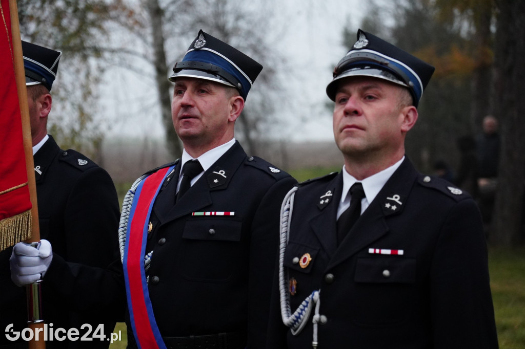 Dominikowice. Na nowym maszcie zawisła flaga