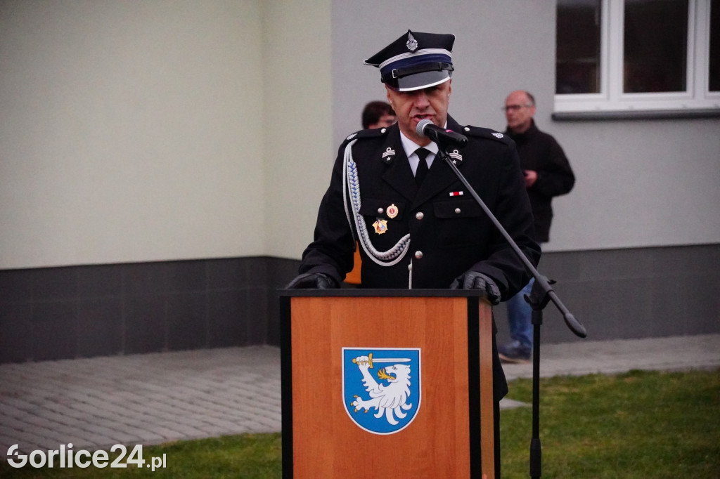 Dominikowice. Na nowym maszcie zawisła flaga