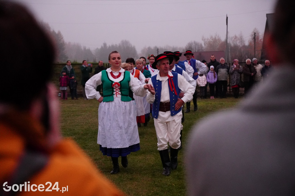 Dominikowice. Na nowym maszcie zawisła flaga