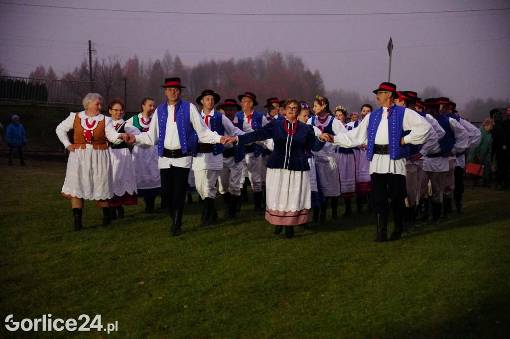 Dominikowice. Na nowym maszcie zawisła flaga
