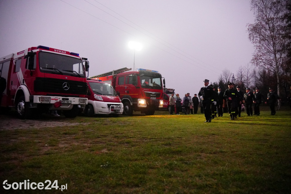 Dominikowice. Na nowym maszcie zawisła flaga
