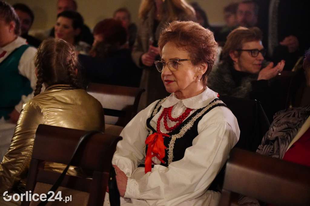 Dominikowice. Na nowym maszcie zawisła flaga