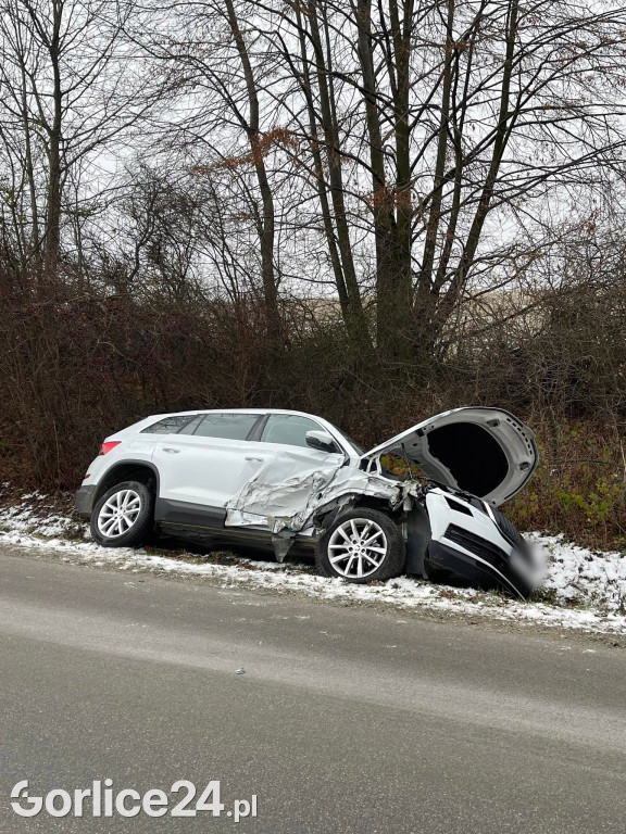 Zderzenie dwóch osobówek w Bystrej (23.11.)