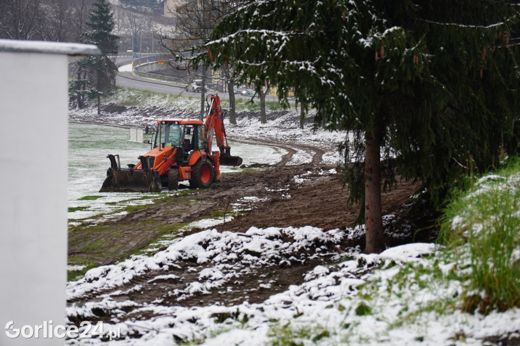 Betonowe ogrodzenie stadionu przeszło do historii
