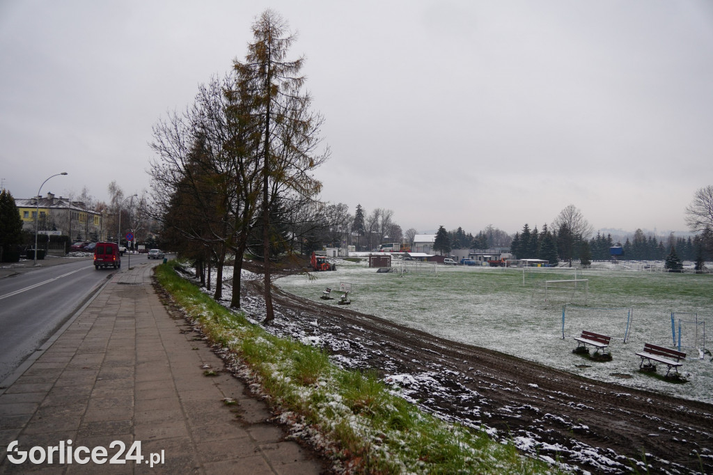 Betonowe ogrodzenie stadionu przeszło do historii