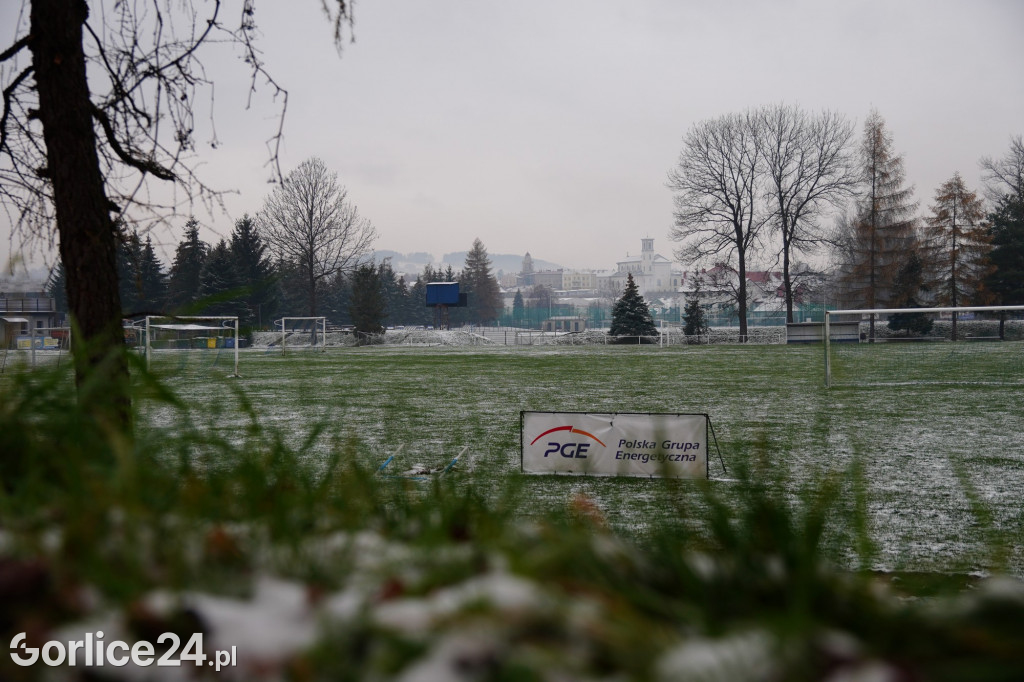 Betonowe ogrodzenie stadionu przeszło do historii