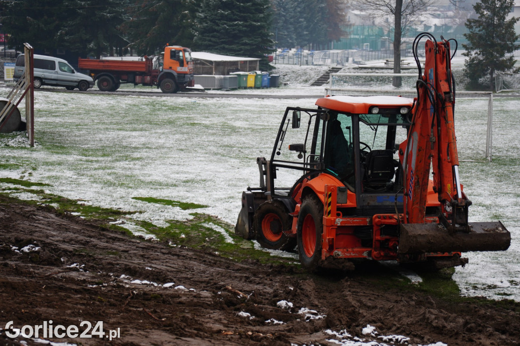 Betonowe ogrodzenie stadionu przeszło do historii