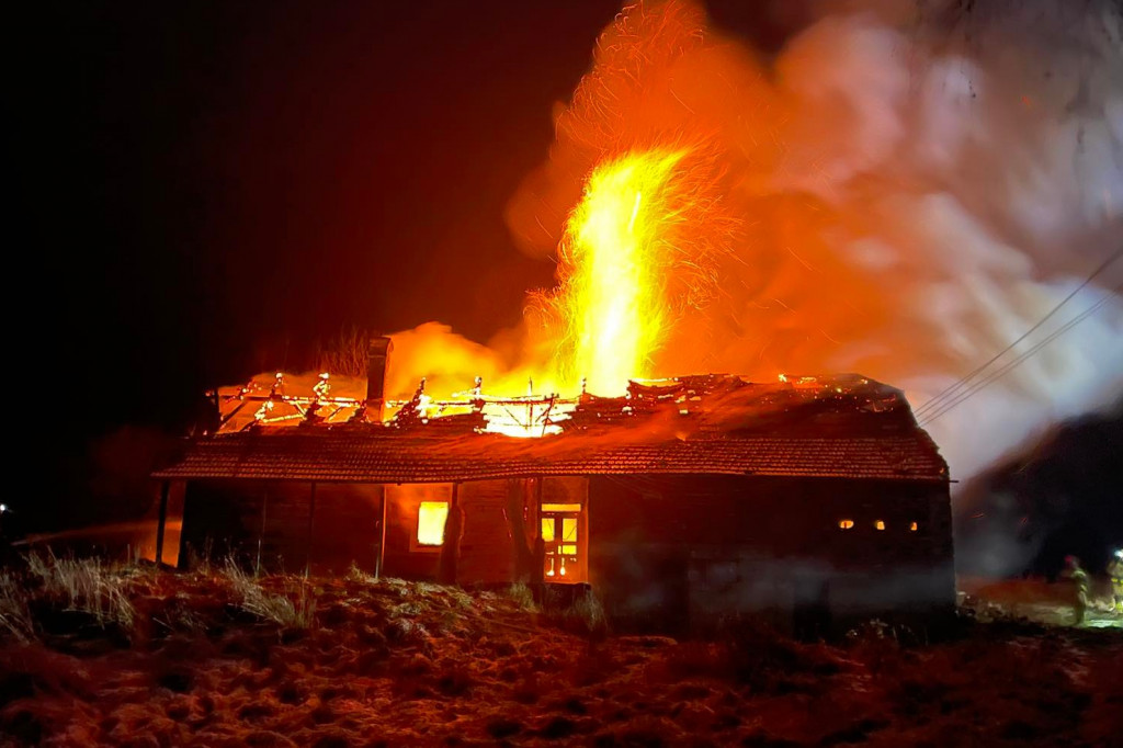 Strzeżyn. Pożar drewnianego domu