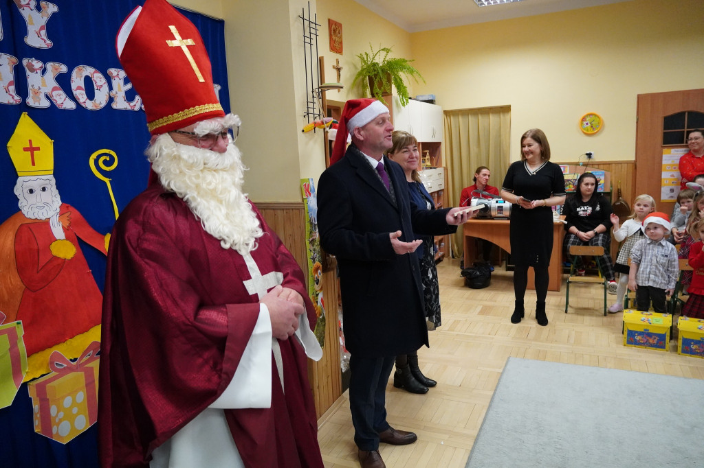 Wójt Gminy Gorlice w roli elfa św. Mikołaja!