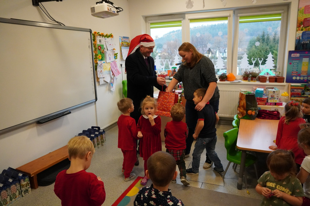 Wójt Gminy Gorlice w roli elfa św. Mikołaja!