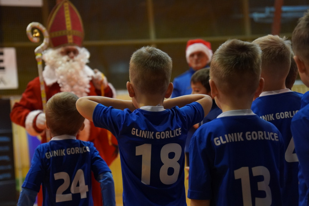 Mikołaj odwiedził najmłodszych piłkarzy Glinika